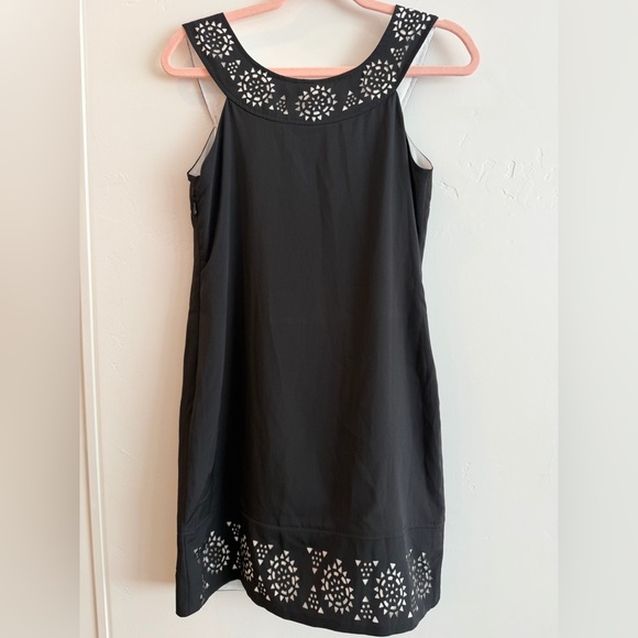 Romeo & Juliet Couture NWT Black Laser Cut Shift Dress Small Lined - Picture 3 of 5